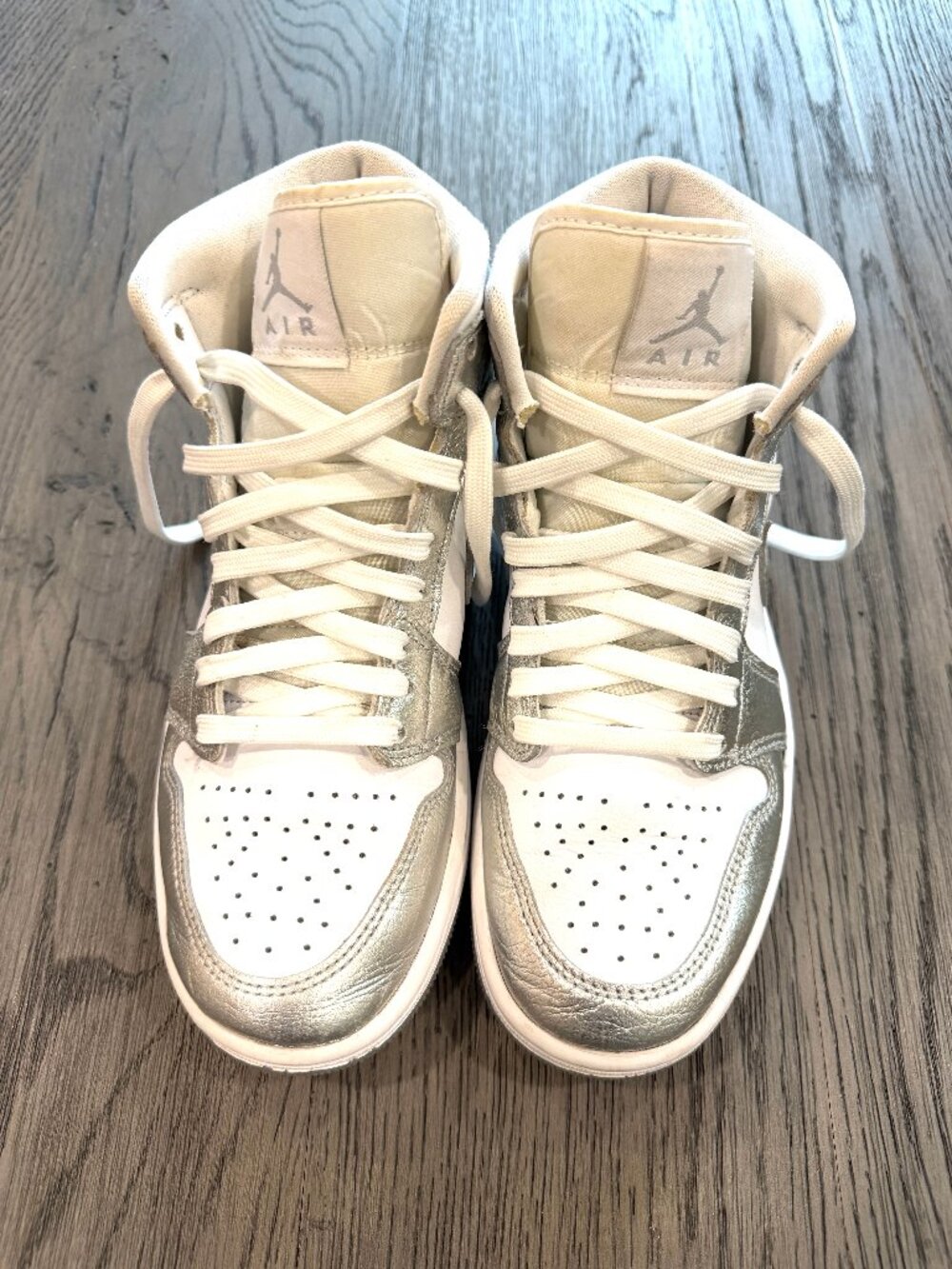 Nike Women's Air Jordan 1 Mid SE Metallic Silver Size 7